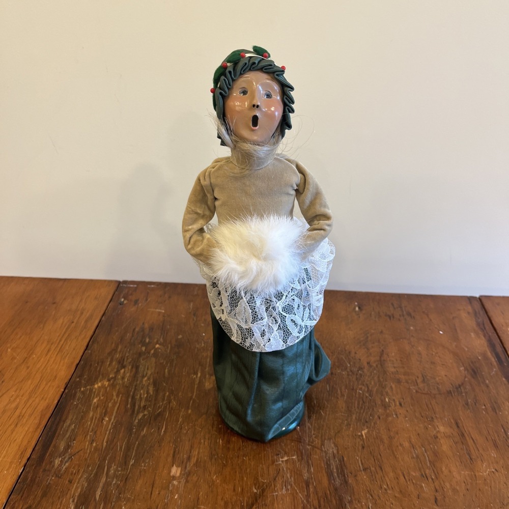 1993 BYERS CHOICE CHRISTMAS CAROLER Long Blond Hair White Muff Green Lace Outfit